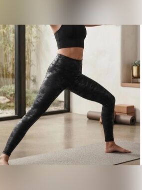 SPANX Camo Faux Leather Metallic Leggings ~Women’s XL